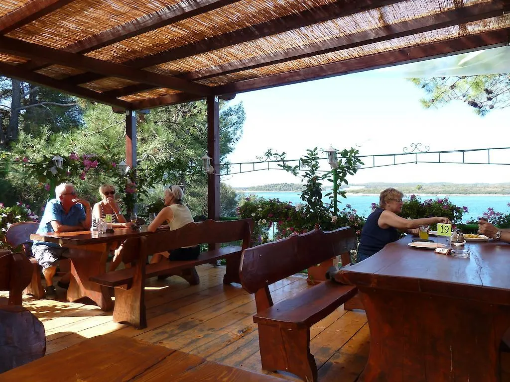 *** Parco vacanze Happy Camp Mobile Homes in Brioni Sunny Camping Štinjan Croazia